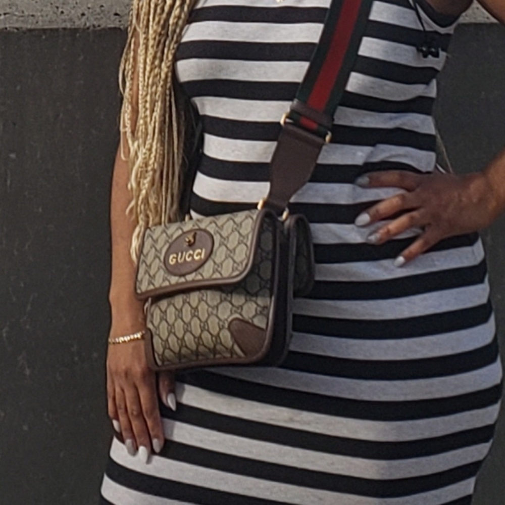 **SOLD*Authentic Feline Gucci signature cross body